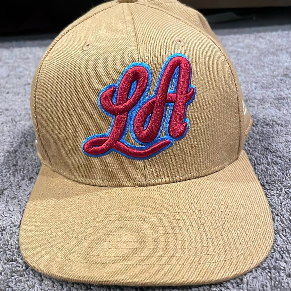 LA 7 3/8 tan and blue hat